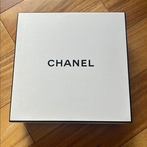 CHANEL gift box White and Black + bag